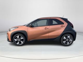 Toyota Aygo Hybrid 115 pulse | Cinnamon met zwart dak | Nieuw uit voorraad leverbaar |