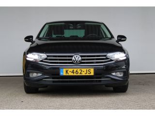 Volkswagen Passat 1.5 TSI Business | Adaptieve cruise control | Climate control | Keyless start | Apple carplay |