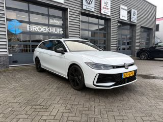 Volkswagen Passat Variant 1.5 eTSI R-Line Edition | Trekhaak | Panoramadak | Eletrische A-klep | Head up Display | ...