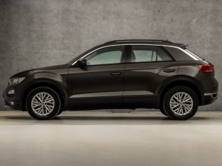 Volkswagen T-Roc 1.0 TSI Sport (APPLE CARPLAY, GROOT NAVI, ADAPTIVE CRUISE, PARKEERSENSOREN, SPORTSTOELEN, LANE AS...