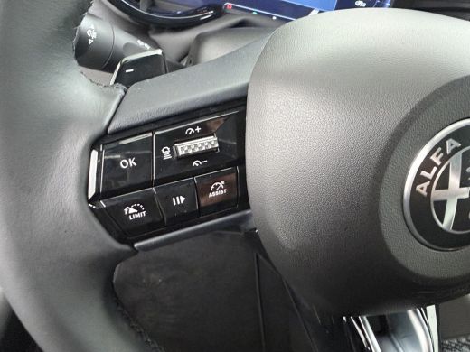 Alfa Romeo Junior Ibrida Speciale Automaat ActivLease financial lease