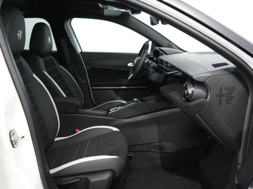 Alfa Romeo Junior Ibrida Sport Speciale Automaat ActivLease financial lease