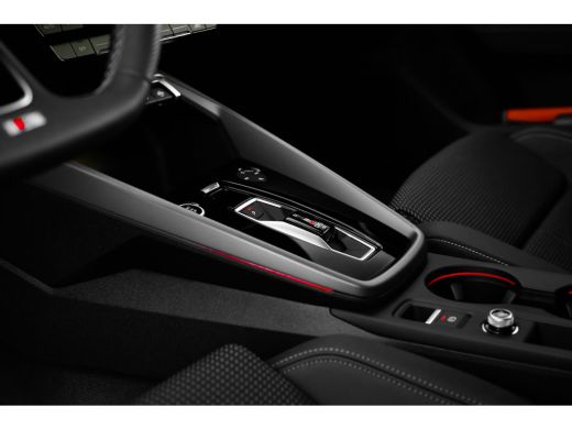 Audi A3 Limousine S edition | Aluminium optiek in het interieur | Assistentiepakket Rijden en Parkeren Pl... ActivLease financial lease