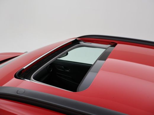 Hyundai Kona EV PREMIUM SKY 64 KWH + SCHUIFDAK | LEDER | STOELVENTILATIE | STUURVERW. | STOELVERW. ActivLease financial lease