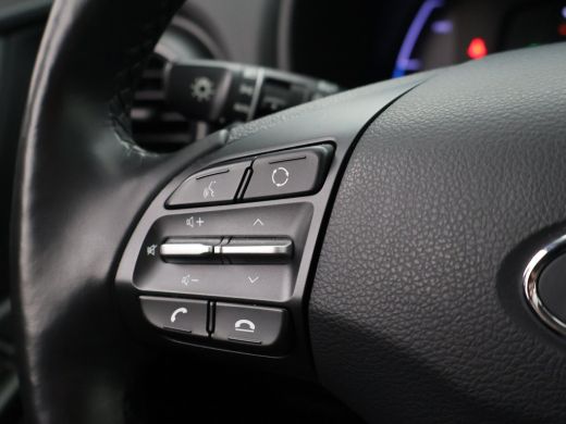 Hyundai Kona EV PREMIUM SKY 64 KWH + SCHUIFDAK | LEDER | STOELVENTILATIE | STUURVERW. | STOELVERW. ActivLease financial lease