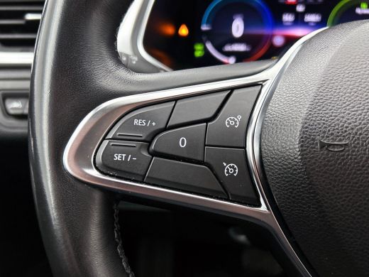 Renault Captur 1.6 E-Tech Plug-in Hybrid 160 Intens CAMERA | NAVI & CARPLAY | CRUISE ActivLease financial lease