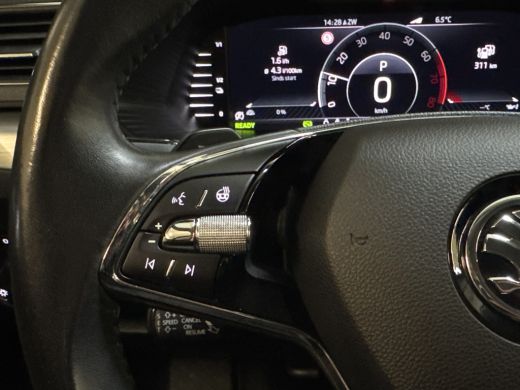 Skoda Superb Combi iV 218PK DSG HYBRID BUSINESS CAMERA/NAVI/STUURVERW. ActivLease financial lease