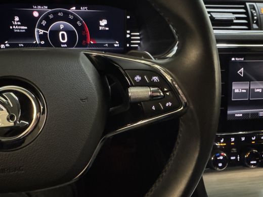 Skoda Superb Combi iV 218PK DSG HYBRID BUSINESS CAMERA/NAVI/STUURVERW. ActivLease financial lease