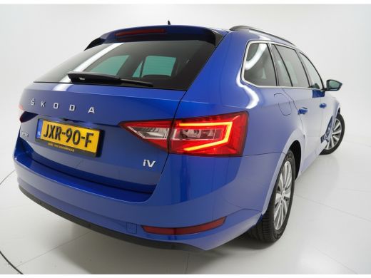 Skoda Superb Combi iV 218PK DSG HYBRID BUSINESS CAMERA/NAVI/STUURVERW. ActivLease financial lease
