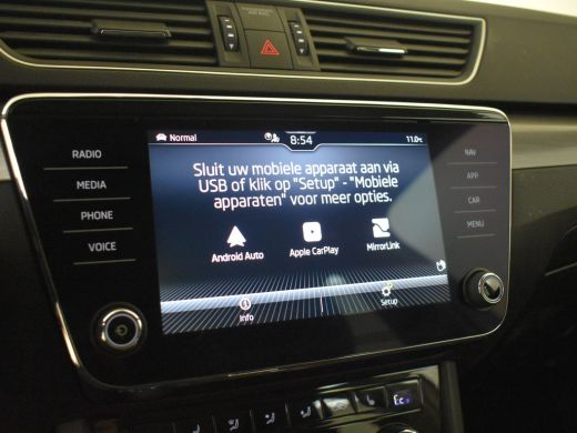Skoda Superb Combi Style iV 218pk | Elektrische stoelen met memory | App Connect l Elektr. Achterklep | Camera... ActivLease financial lease