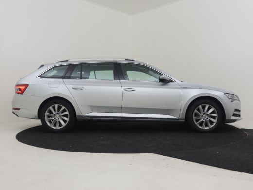 Skoda Superb Combi Style iV 218pk | Elektrische stoelen met memory | App Connect l Elektr. Achterklep | Camera... ActivLease financial lease