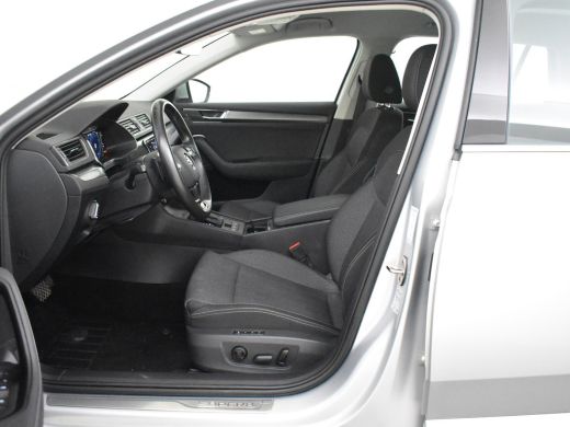 Skoda Superb Combi Style iV 218pk | Elektrische stoelen met memory | App Connect l Elektr. Achterklep | Camera... ActivLease financial lease