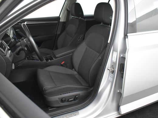 Skoda Superb Combi Style iV 218pk | Elektrische stoelen met memory | App Connect l Elektr. Achterklep | Camera... ActivLease financial lease