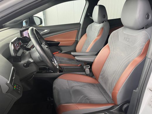 Volkswagen ID.4 First 77 kWh 204pk | 90% SOH | Achteruitrijcamera | Trekhaak | Adaptive cruise control | Navigati... ActivLease financial lease