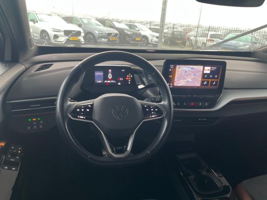 Volkswagen ID.4 First 77 kWh 204pk | 90% SOH | Achteruitrijcamera | Trekhaak | Adaptive cruise control | Navigati... ActivLease financial lease