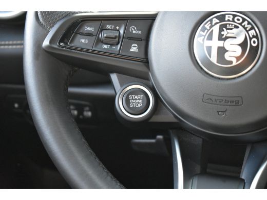 Alfa Romeo Tonale 1.3T PHEV Sprint Q4 280pk | Afn. Trekhaak | Stuur/Stoelverwarming | Navigatie | 19"LMV | Achterui... ActivLease financial lease