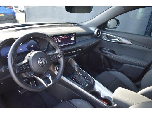 Alfa Romeo Tonale 1.3T PHEV Sprint Q4 280pk | Afn. Trekhaak | Stuur/Stoelverwarming | Navigatie | 19"LMV | Achterui... ActivLease financial lease