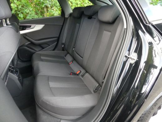 Audi A4 Avant 35 TFSI Advanced Edition | CAMERA | STOELVERWARMING | ELEKTRISCHE ACHTERKLEP | PARKEERSENSO... ActivLease financial lease