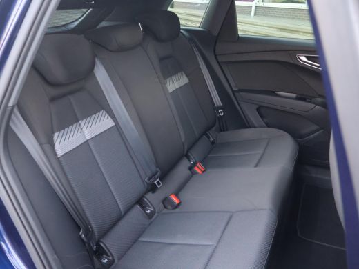 Audi Q4 e-tron 35 LAUNCH EDITION ADVANCED PLUS + PANORAMA | 20 INCH | ADAPTIVE CRUISE | CAMERA | SPORTSTOELEN ActivLease financial lease