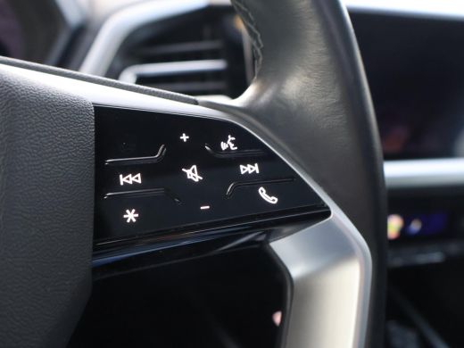 Audi Q4 e-tron 35 LAUNCH EDITION ADVANCED PLUS + PANORAMA | 20 INCH | ADAPTIVE CRUISE | CAMERA | SPORTSTOELEN ActivLease financial lease