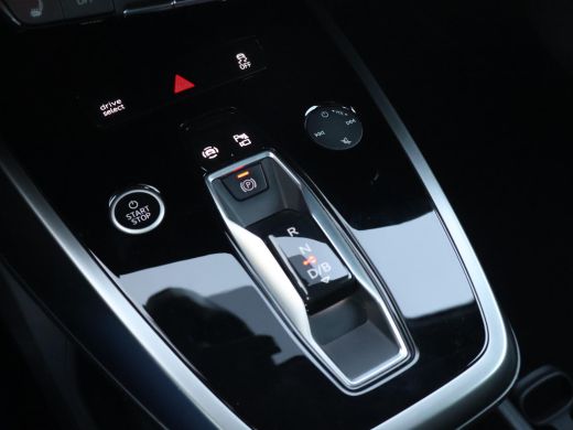 Audi Q4 e-tron 35 LAUNCH EDITION ADVANCED PLUS + PANORAMA | 20 INCH | ADAPTIVE CRUISE | CAMERA | SPORTSTOELEN ActivLease financial lease