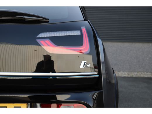 BMW i3 Executive 120Ah 42 kWh/Schuifdak/H-Kardon/Adaptive/Carplay/Camera/3-fase ActivLease financial lease