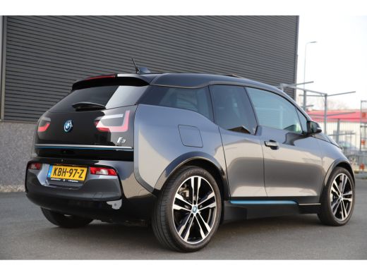 BMW i3 Executive 120Ah 42 kWh/Schuifdak/H-Kardon/Adaptive/Carplay/Camera/3-fase ActivLease financial lease