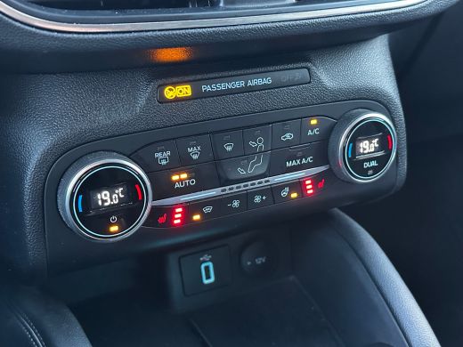 Ford Focus 1.0 125PK Titanium X | B&O SOUND| STUUR, STOEL EN VOORRUITVERWARMING| CAMERA| LED KOPLAMPEN| KEYL... ActivLease financial lease