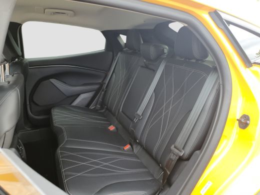 Ford Mustang Mach-E Mach-E Extended RWD 98 kWh | Camera | Adap. Cruise | Carplay | Stoelverwarming | Achteruitrijcame... ActivLease financial lease