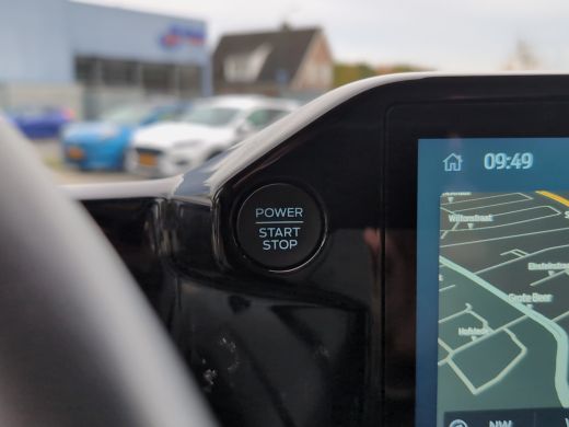 Ford Transit Custom 320 2.0 TDCI L2H1 Limited | BPM Vrij | Trekhaak | Stoelverwarming | Camera | Cruise Control | Ach... ActivLease financial lease