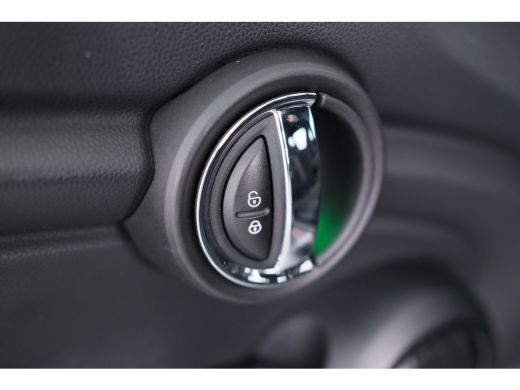 Mini Cooper 1.5 | JCW Trim Pakket | Serious Business Pakket | Harman-Kardon | Led Union Jack | 17 inch | Clim... ActivLease financial lease