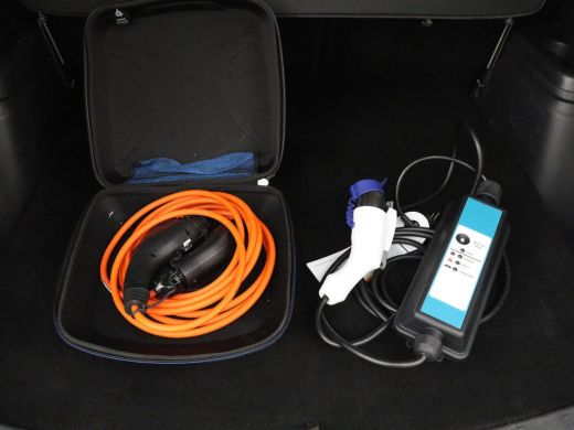 Mitsubishi Outlander 2.4 PHEV Pure | Stoelverwarming | Trekhaak | Camera | Carplay | Keyless | DAB | Cruise control | ... ActivLease financial lease