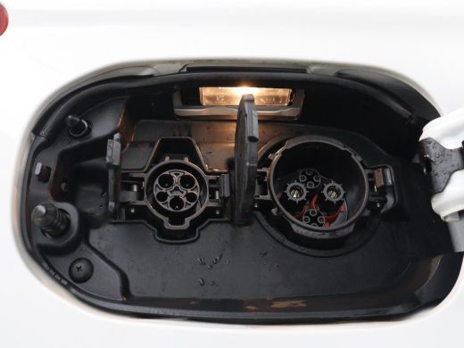 Mitsubishi Outlander 2.4 PHEV Pure | Stoelverwarming | Trekhaak | Camera | Carplay | Keyless | DAB | Cruise control | ... ActivLease financial lease