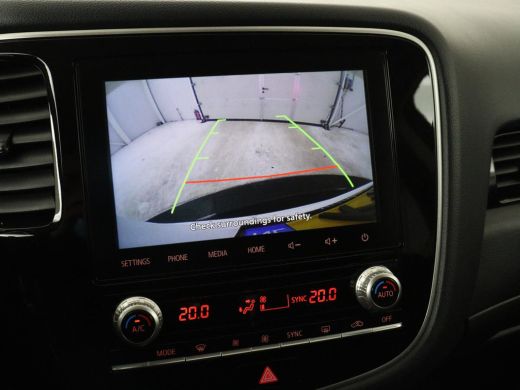 Mitsubishi Outlander 2.4 PHEV Pure | Stoelverwarming | Trekhaak | Camera | Carplay | Keyless | DAB | Cruise control | ... ActivLease financial lease