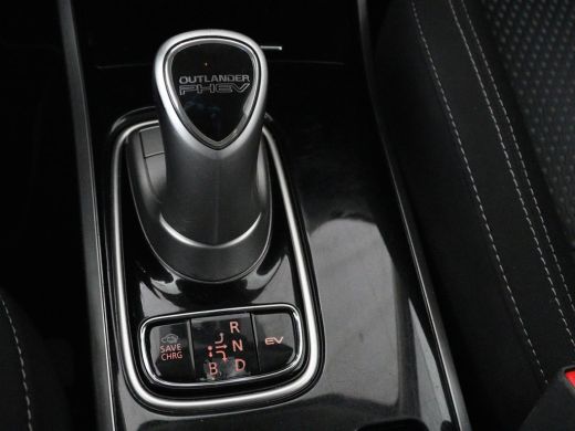 Mitsubishi Outlander 2.4 PHEV Pure | Stoelverwarming | Trekhaak | Camera | Carplay | Keyless | DAB | Cruise control | ... ActivLease financial lease