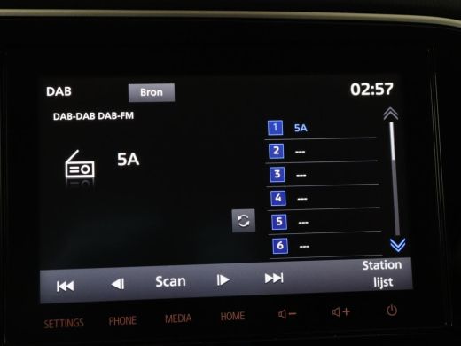 Mitsubishi Outlander 2.4 PHEV Pure | Stoelverwarming | Trekhaak | Camera | Carplay | Keyless | DAB | Cruise control | ... ActivLease financial lease
