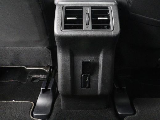 Mitsubishi Outlander 2.4 PHEV Pure | Stoelverwarming | Trekhaak | Camera | Carplay | Keyless | DAB | Cruise control | ... ActivLease financial lease