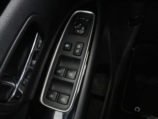 Mitsubishi Outlander 2.4 PHEV Pure | Stoelverwarming | Trekhaak | Camera | Carplay | Keyless | DAB | Cruise control | ... ActivLease financial lease