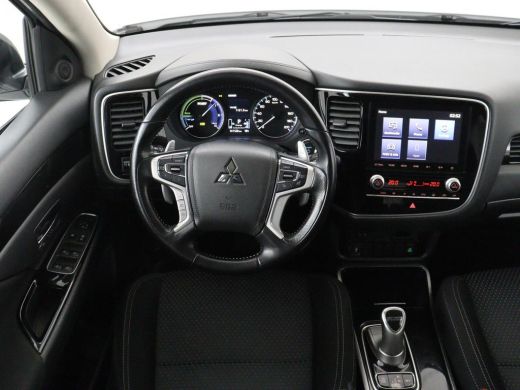 Mitsubishi Outlander 2.4 PHEV Pure | Stoelverwarming | Trekhaak | Camera | Carplay | Keyless | DAB | Cruise control | ... ActivLease financial lease
