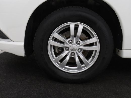 Mitsubishi Outlander 2.4 PHEV Pure | Stoelverwarming | Trekhaak | Camera | Carplay | Keyless | DAB | Cruise control | ... ActivLease financial lease