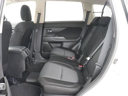 Mitsubishi Outlander 2.4 PHEV Pure | Stoelverwarming | Trekhaak | Camera | Carplay | Keyless | DAB | Cruise control | ... ActivLease financial lease