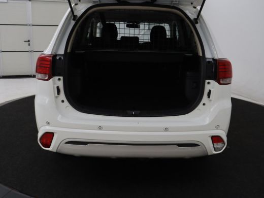 Mitsubishi Outlander 2.4 PHEV Pure | Stoelverwarming | Trekhaak | Camera | Carplay | Keyless | DAB | Cruise control | ... ActivLease financial lease