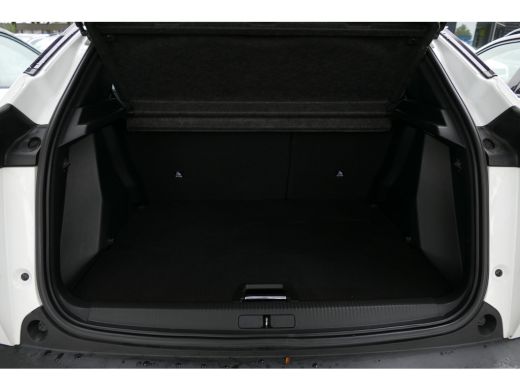 Peugeot 2008 1.2 PureTech 130 GT PACK / NAVI / ALCANTARA / PDC / CLIMA / 17"LMV / CAMERA V+A / KEYLESS / MASSA... ActivLease financial lease