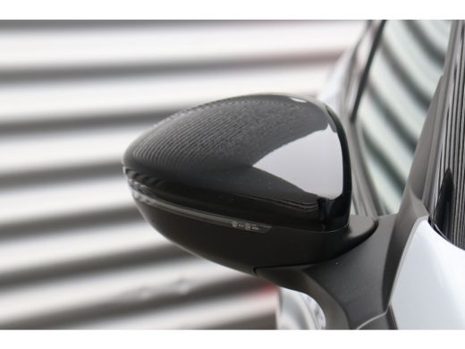 Peugeot 2008 1.2 PURETECH 130PK GT PACK AUTOMAAT / NAVI / LEDER / CLIMA / LED / PDC / 17" LMV / KEYLESS / ALCA... ActivLease financial lease