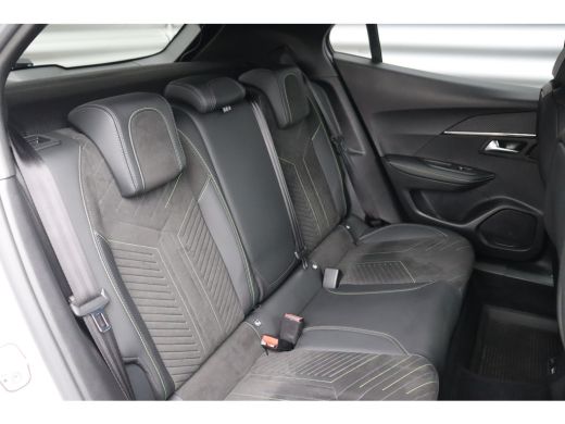 Peugeot 2008 1.2 PURETECH 130PK GT PACK AUTOMAAT / NAVI / LEDER / CLIMA / LED / PDC / 17" LMV / KEYLESS / ALCA... ActivLease financial lease