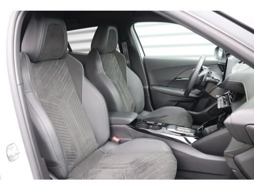 Peugeot 2008 1.2 PURETECH 130PK GT PACK AUTOMAAT / NAVI / LEDER / CLIMA / LED / PDC / 17" LMV / KEYLESS / ALCA... ActivLease financial lease