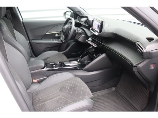 Peugeot 2008 1.2 PURETECH 130PK GT PACK AUTOMAAT / NAVI / LEDER / CLIMA / LED / PDC / 17" LMV / KEYLESS / ALCA... ActivLease financial lease