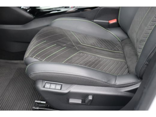 Peugeot 2008 1.2 PURETECH 130PK GT PACK AUTOMAAT / NAVI / LEDER / CLIMA / LED / PDC / 17" LMV / KEYLESS / ALCA... ActivLease financial lease