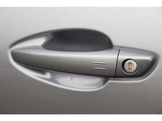 Peugeot 3008 1.6 HYBRID 225PK ALLURE PACK BUSINESS AUTOMAAT / NAVI / LEDER / CLIMA / PDC / 19" LMV / CAMERA / ... ActivLease financial lease