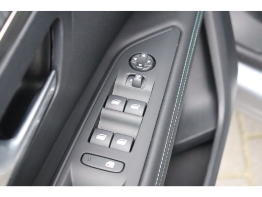 Peugeot 3008 1.6 HYBRID 225PK ALLURE PACK BUSINESS AUTOMAAT / NAVI / LEDER / CLIMA / PDC / 19" LMV / CAMERA / ... ActivLease financial lease